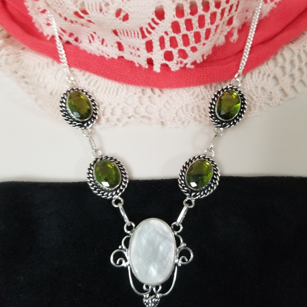 Silver Necklace With Mother Of Pearl And Green Peridot